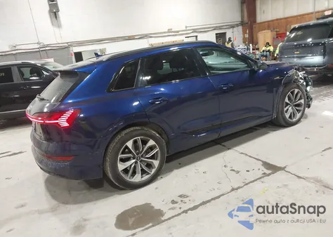 2021 Audi E-Tron Premium Plus Quattro z USA, uszkodzony, nr VIN WA1LAAGE2MB037816